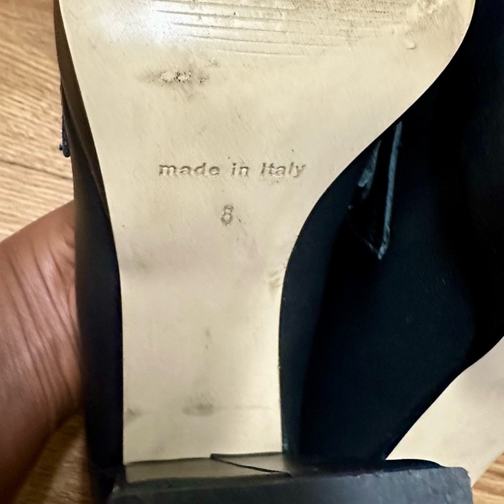 VALENTINO BY MARIO VALENTINO
Rosalinda Logo Leather Heeled Loafers - Picture 9 of 16